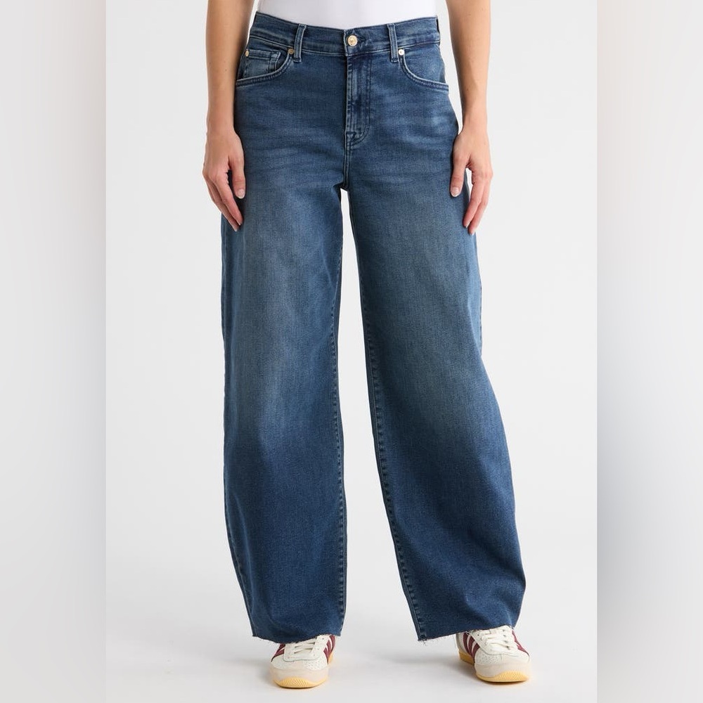 7 For All Mankind high waisted  barrell jeans. Size 28